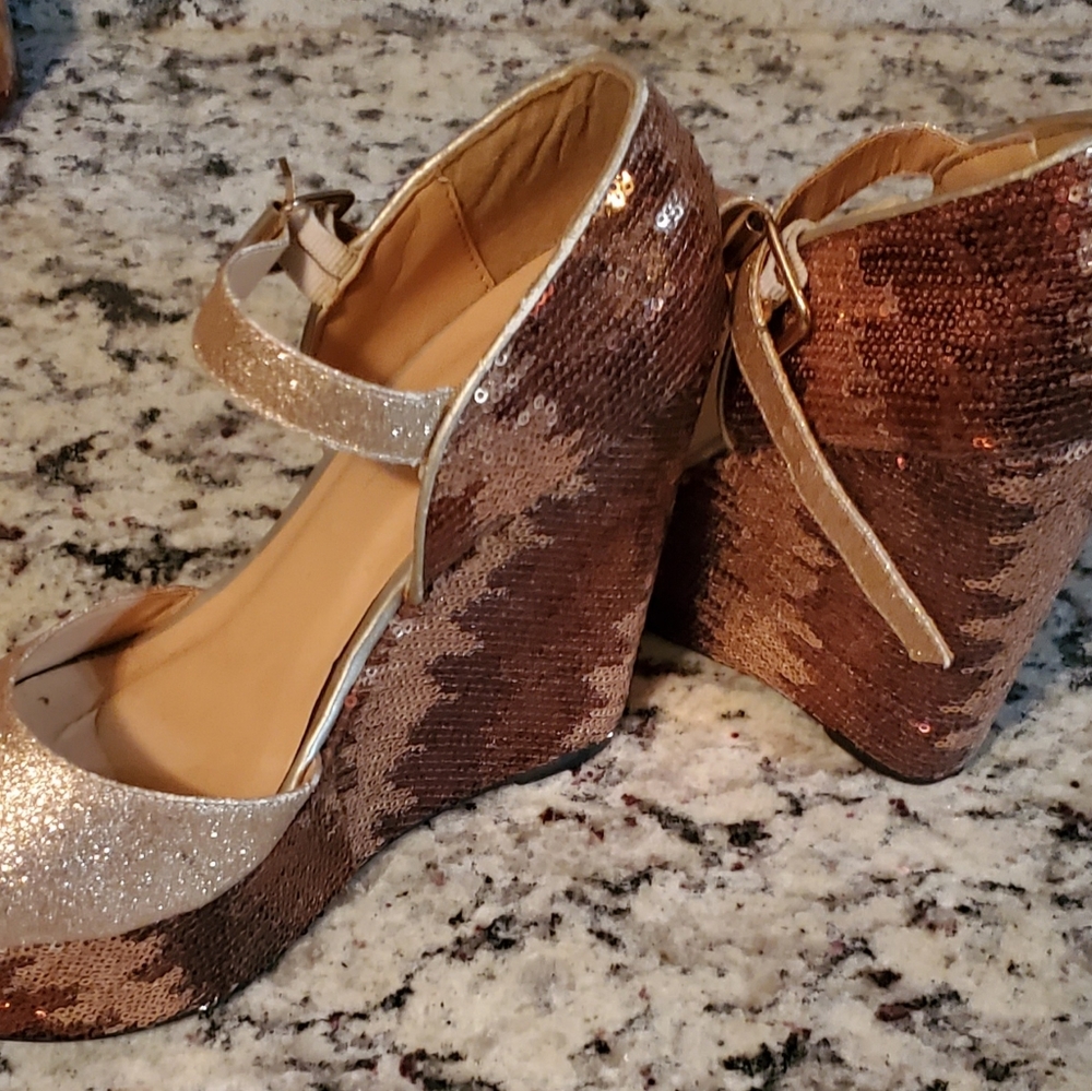 Perfectly fabulous glitter highrise shoes